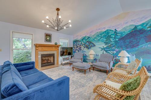 Lynn Casa | Forest-View Gem on Vaughn Creek Less Than 1 Mi to Dtwn!