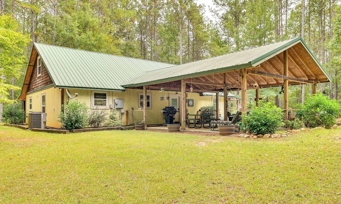 Eatonton Casa | Forested Family Hideaway Near Lake Sinclair!