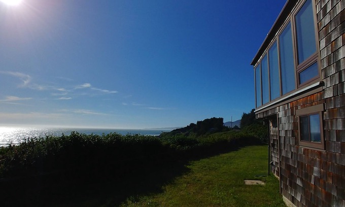 Smith River Casa | Forever ocean views! Close to one of the cleanest rivers in the world & Redwoods