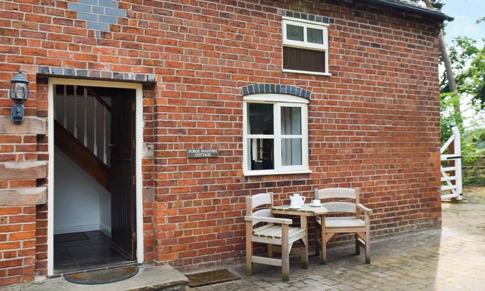 Warmingham Cabaña | Forge Masters Cottage