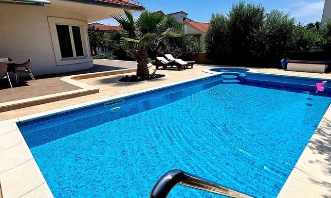 Kastel Novi Villa | Piscina, jacuzzi, billar, piano - ideal para familias