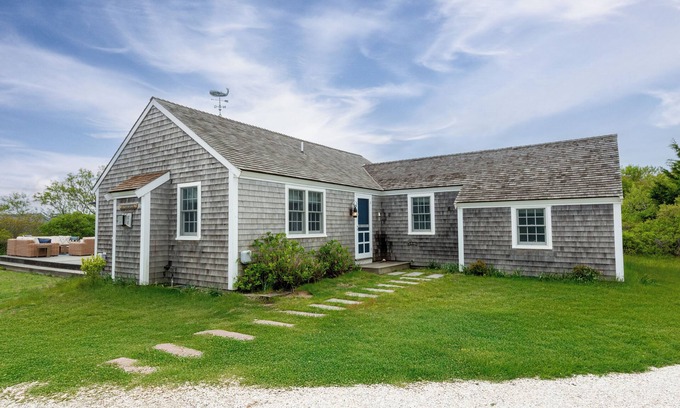 Madaket Casa | Forget Me Knot – Serene Madaket Retreat Near Starbuck Beach