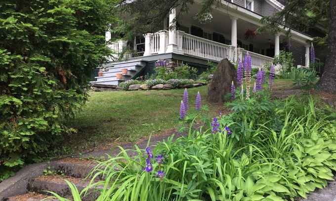 Waldoboro Otro | Los antiguos capitanes marinos de la década de 1850 en el renacimiento griego, a minutos de la ciudad y el lanzamiento del barco