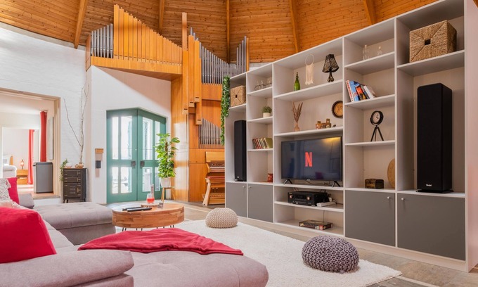 Kelheim Condominio | formerly. Church + pastor's apartment for up to 18 people, garden, terrace, BBQ