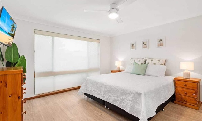 Forster Casa | Forster holiday home, linen included-WiFi- pets welcome-cafes,beach, golf, fish