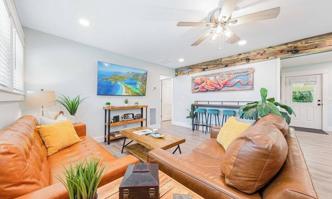 Fort Walton Beach Casa | Fort Walton’s Haus22 | Beach Vibes and Backyard
