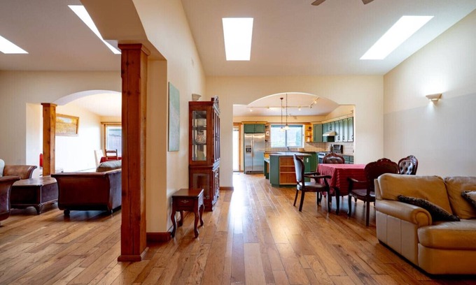 Langley Casa | Fort Wine Manor: Entire Private Estate Home