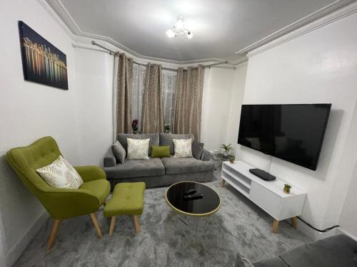 Greenwich Casa | Fortified Beautiful Three bedroom House