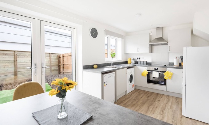 Avonmouth Casa | Fortified Three Bedroom Home Bristol
