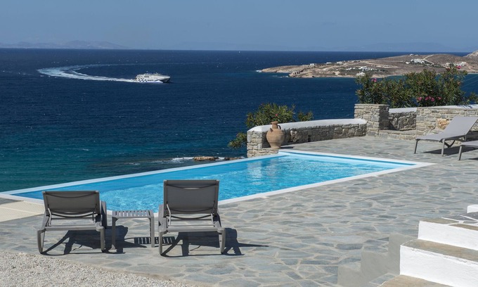 Parasporos Villa | retiro de FOS en Paros, con piscina, vistas al mar, cerca de playas de arena