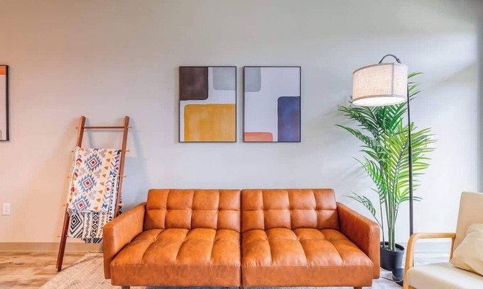 Auburn Hills Apartamento | Fountain View 2B2B | Gym & Pool