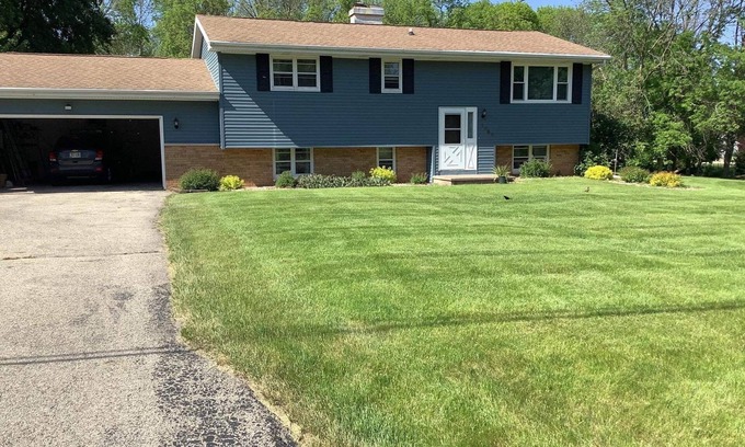 Oshkosh Casa | Four bedroom home great for EAA, Lifest, ‘25 NFL Draft and other Oshkosh events!