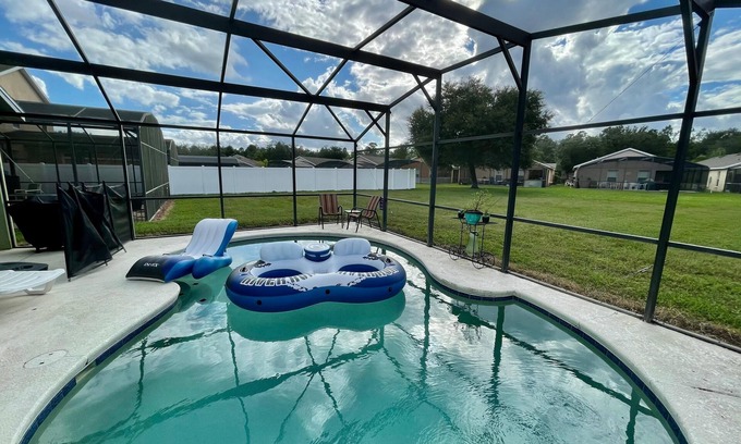 Sandy Ridge Casa | Four Bedroom Pool Home -- 289 EP -- Vusa Four Bedroom Pool Home