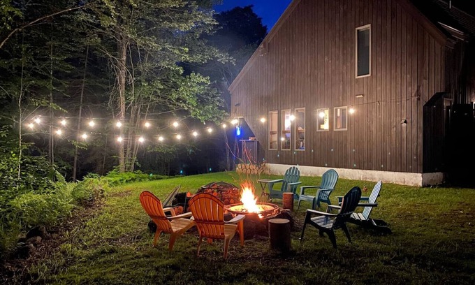 Plymouth Cabina | Four Season Escape | Near Lakes,Trails,Killington