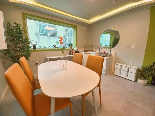 Hapjeong-dong Casa | Four Seasons House (Female only)