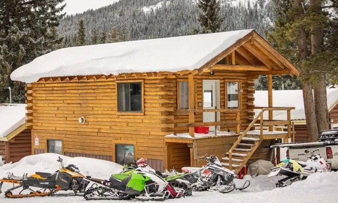 Cooke City-Silver Gate Cabina | Fox Den Cabin Yellowstone Getaway in Cooke City