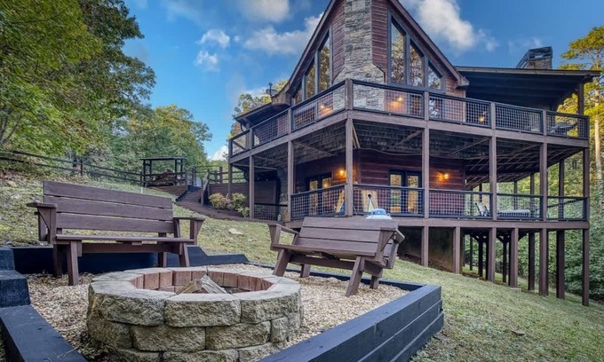 Foxfire Estates Cabina | Foxhollow - Minutes to Blue Ridge, hot tub, pets