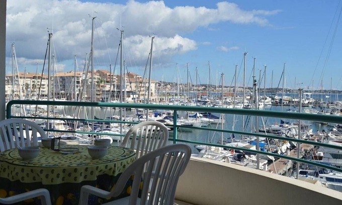 Frejus Port Apartamento | Fréjus: Apto 2P, 5 pers, Piscina, Playa a 150m, Parking, Mascotas OK