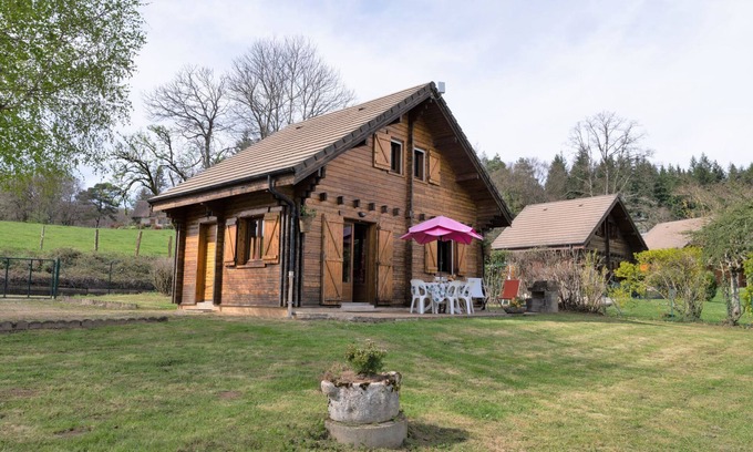 Camps-Saint-Mathurin-Leobazel Casa | Cottage du Lac by Interhome