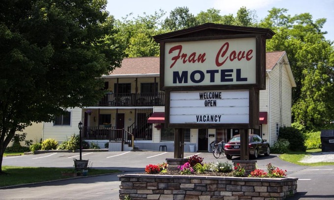 Lake George Hotel | Fran Cove Motel