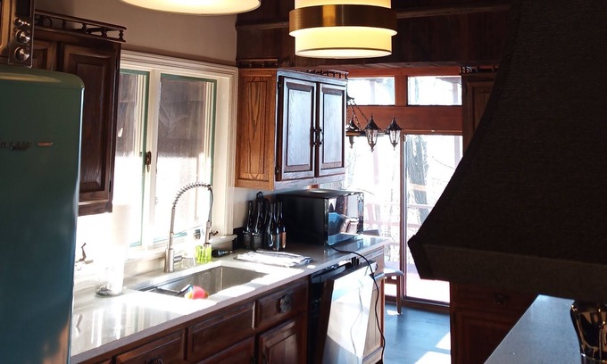 Connellsville Casa | Frank Lloyd Wright inspired property with sweeping views