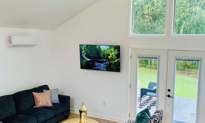 Franklin Cabaña | Franklin Wellness Retreat · Cathedral Windows, Patio, Spa Soaking Tub & Fire Pit