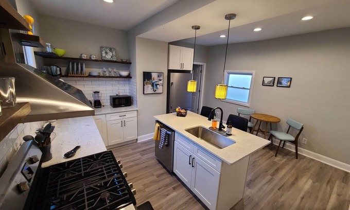 West Columbus Casa | Franklinton Corner - 2Bed/2Bath Home near Short North