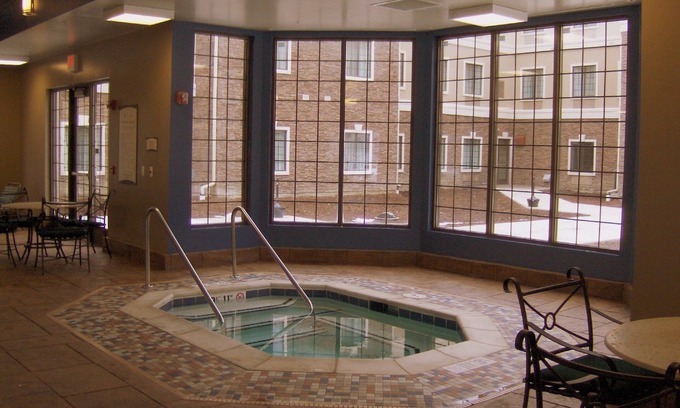 Novi Apartamento | Free Breakfast Buffet. Pool, Hot Tub & Gym Access!