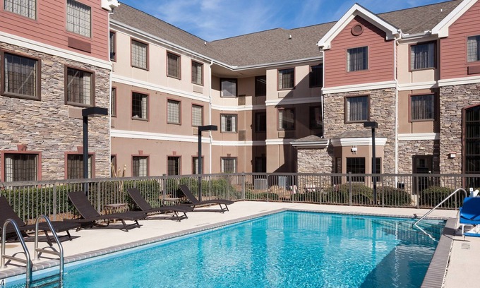 Tougaloo Condominio | Desayuno gratis. Piscina al aire libre. Cerca de IBM, Nissan y Northpark Mall.