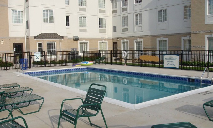 Mayfield Heights Condominio | Audiencia Suite Accesible | Centro de negocios abierto las 24 horas, gimnasio + desayuno diario gratuito