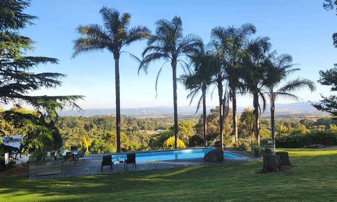Lilydale Casa | Yarra Valley Views es una casa renovada de 1970 en Lilydale