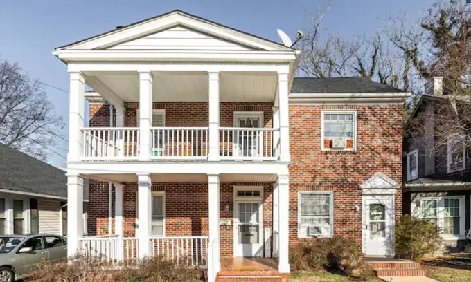 Danville Casa | FREE Parking!! 5★ Amenities! 1 Gig WIFI! DOWNTOWN!