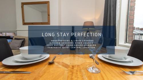 Westoe Apartamento | Free Parking, Fast WIFI, Fully Equipped Kitchen, 15 min drive to Nissan, 20 min to Newcastle Sunderland, Ideal for Long Term Contractor etc Stays, Regular Housekeeping Option - Dwellcome Home Ltd 4 King Bedroom Townhouse - See Our Site for Assurance