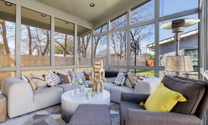 Crestview Casa | Free Parking, Tiled Shower King Bed | Sunrise