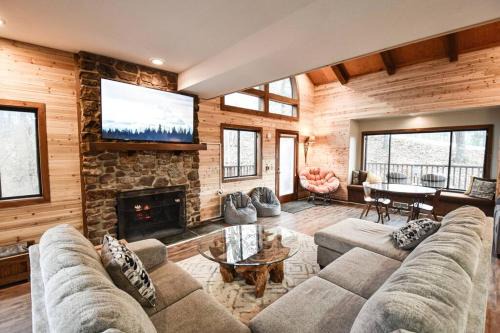 Mount Jackson Casa | Free Resort Passes - Hot Tub - Sauna - Views - Fast Wi-Fi - Pet Friendly