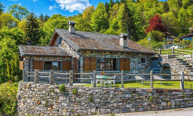 Caprezzo Casa | Freistehendes 3½-zimmer-rustico mit Garten im Naturschutzgebiet