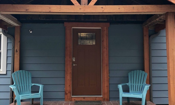 Millfield Cabina | Fresh, nicely finished, three-bedroom cabin on the Baileys Trails!