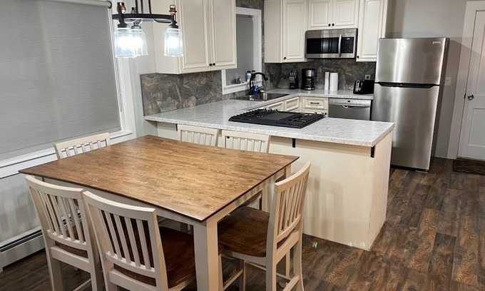 Plymouth Casa | Freshly Renovated House! Walking Distance to Downtown