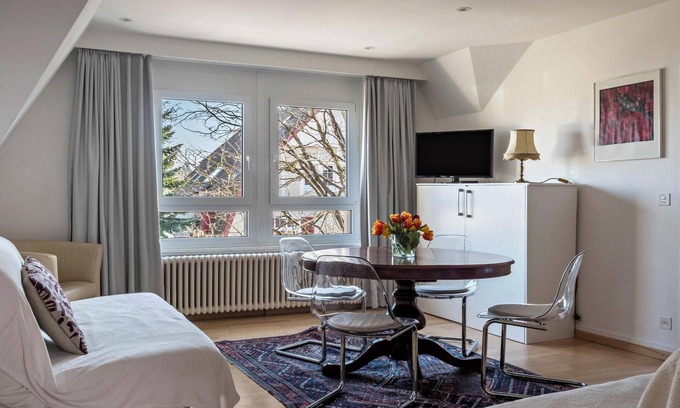 Kreuzlingen Apartamento | Acogedor apartamento vacacional "Alpenrose" cerca del casco antiguo con balcón y jardín