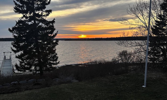 Central Coast Casa | Friendship, Maine 4-bedroom house on the water with dock, tennis court and sauna