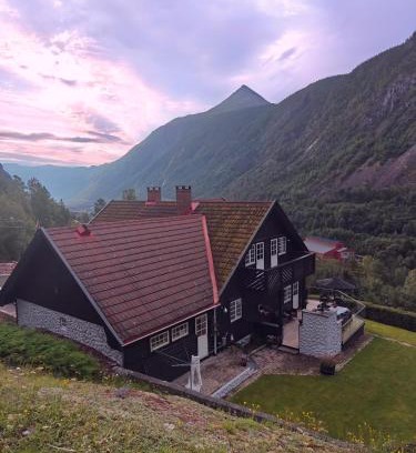 Rjukan Villa | Fritt beliggende stor enebolig med høy standard