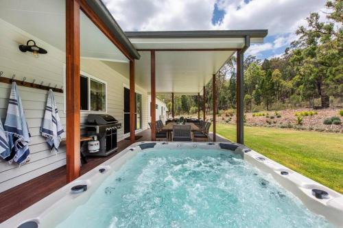 Erudgere Casa | Frog Hill 8 bedroom luxe rural retreat near town