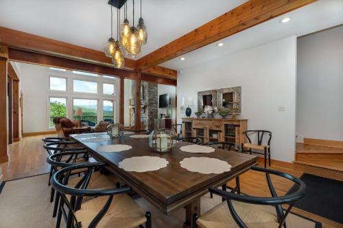 Black Mountain Casa | Frolly Falls