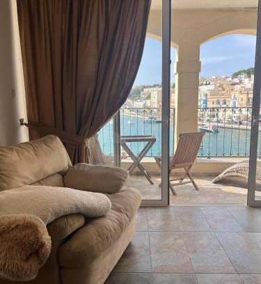 Kalkara Cama Y Desayuno | Front Row Malta - Your Grand Harbour Home with Rooftop Terrace & Views of Valletta