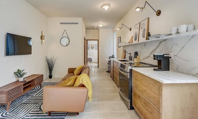 Society Hill Apartamento | Frontdesk | 1 BR Apt directly on South Street