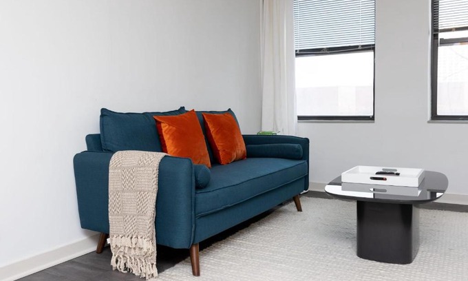 Hyde Park Apartamento | FRONTDESK 2 BR Apt 6 miles to The Shedd Aquarium