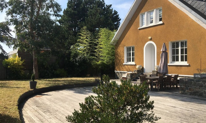 Manche Villa | Fully equipped seaside villa (bikes, books, games etc...) and cottage