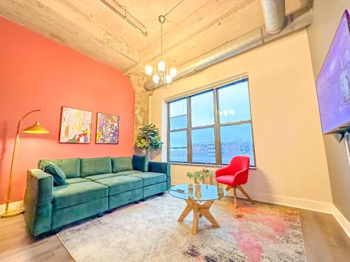 Near South Side Apartamento | Fully Equipped 2BR Apartment in South Loop with Optional Parking and Gym Access Near McCormick Place & Lakefront Attractions