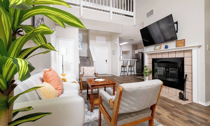 Euless Casa | Fully Equipped DFW Stay Near Dining & Shopping