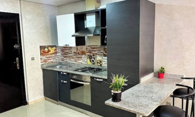 Cite Al Mohammadi Apartamento | Fully-equipped studio, pool view.